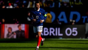 Kylian Mbappé prend son téléphone, l'offre que personne n'a vu venir... 