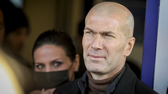 Chased by Zidane, he receives a response from Real Madrid
