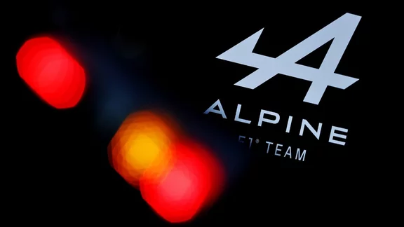 F1 : Alpine à vendre, le boss sort du silence