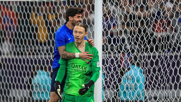 Transfert imminent au PSG : Le clan Safonov sort du silence !  