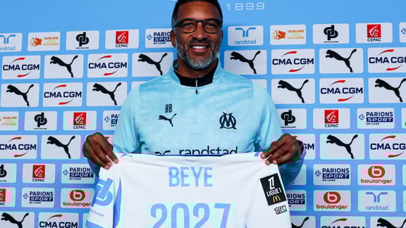 Mercato - OM : Habib Beye viré en fin de saison ? Un célèbre consultant ne l’exclut pas ! 