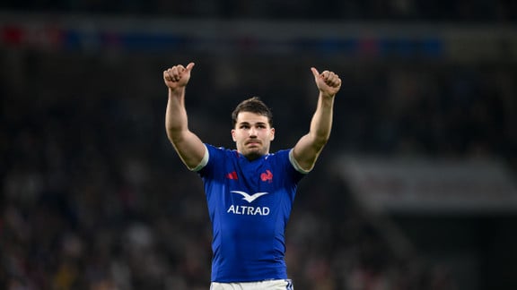 XV de France : Antoine Dupont s'offre un record, et ce n'est pas fini... 