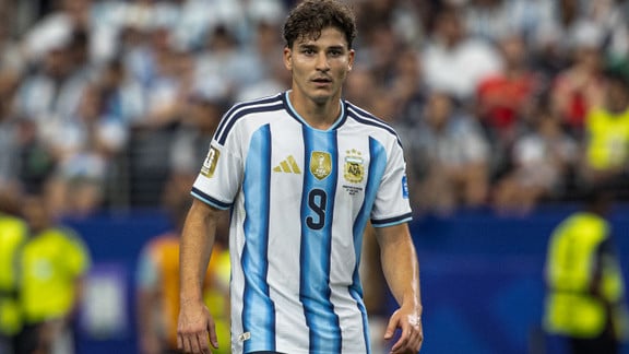 Transfert de Julian Alvarez : Barcelone fait une annonce... qui va faire les affaires du PSG ?