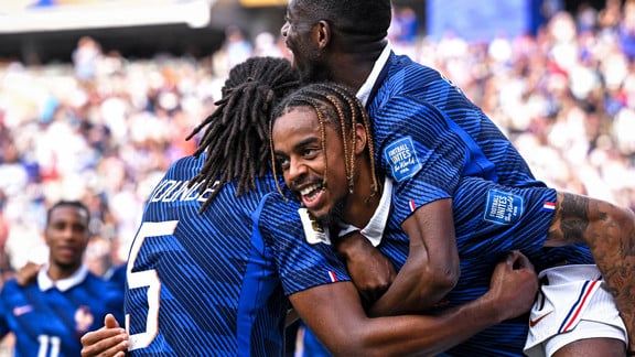 Un transfert à Arsenal ou à Liverpool ? Barcola a fait passer un message au PSG ! 