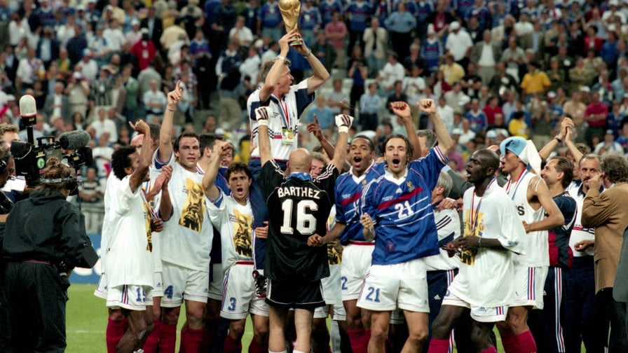 «On ne le reverra peut-être plus jamais…» : Un champion du monde 1998 lance l’alerte, «il est méconnaissable»