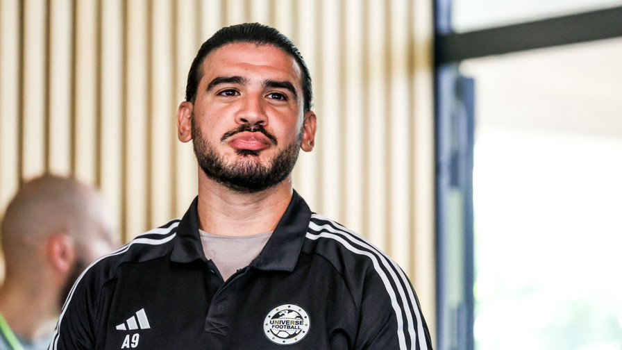 AmineMaTue et Squeezie sur un ring de catch, la surprise en direct