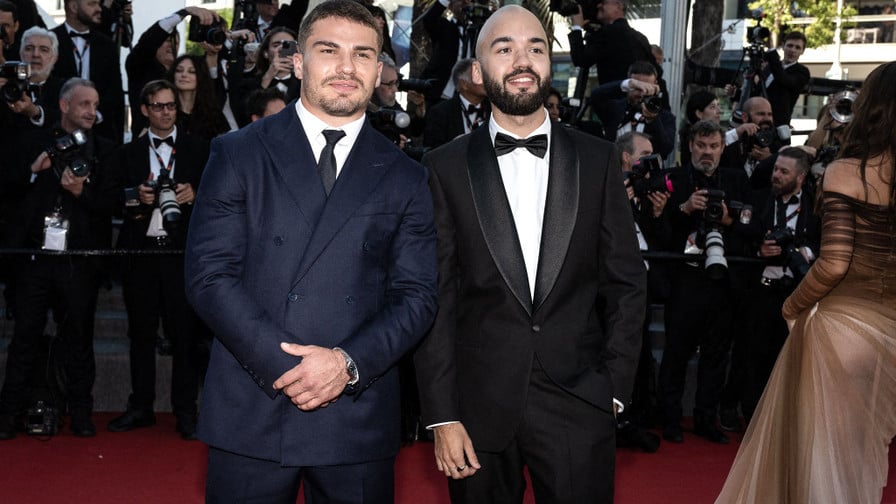 «Par solidarité avec ma calvitie...» : La blague du rappeur Oli sur Antoine Dupont ! 