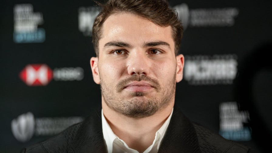 Antoine Dupont footballeur : Il a voulu changer de sport !