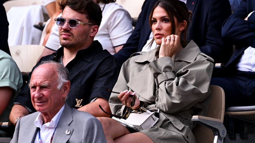 Harcèlement, célébrité… Voilà ce qui effraie Iris Mittenaere dans son couple avec Antoine Dupont !