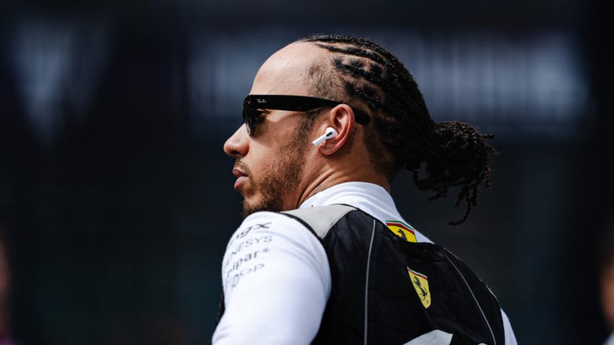 F1 - Lewis Hamilton évite un accident de justesse : La vidéo qui fait parler !