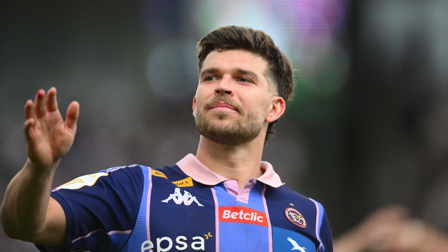 UBB - Matthieu Jalibert touche presque 1M€ par an : Son salaire est dévoilé !