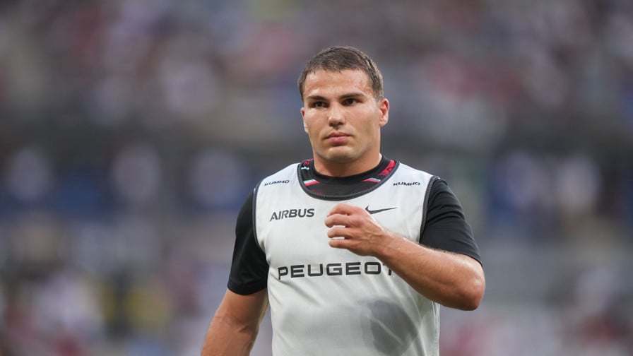 XV de France - Antoine Dupont déboussolé après avoir changé d'équipe : «Je le vois un peu perdu...»