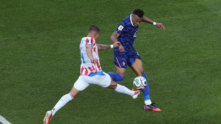 Coupe du Monde 2026 - France/Paraguay : Kylian Mbappé a proposé un bisou en plein match !