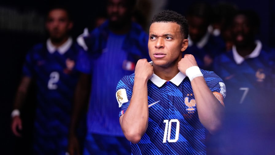 Un joueur provoque un scandale après sa rencontre avec Kylian Mbappé : Il va signer en Ligue 1 !