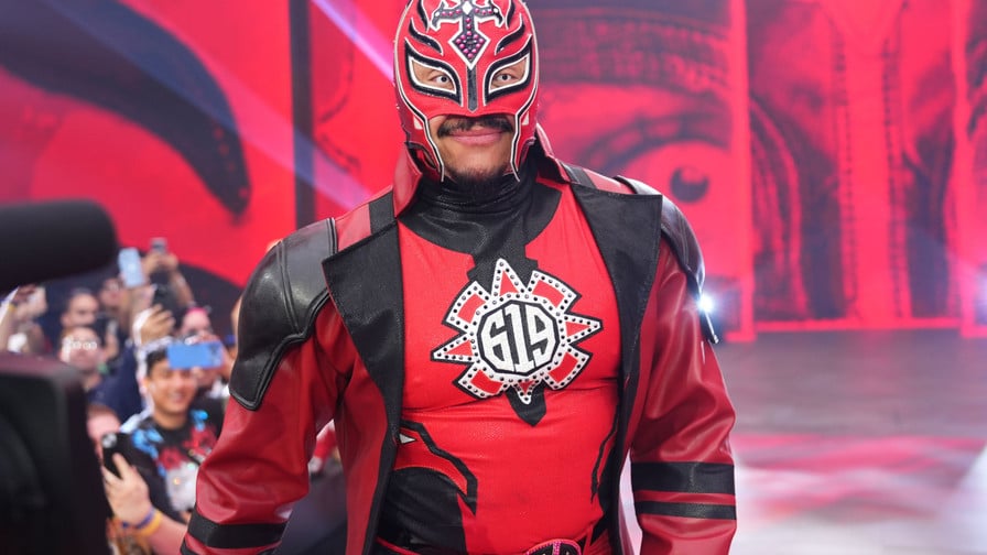 Lionel Messi ou Cristiano Ronaldo ? Rey Mysterio, star de la WWE, désigne le GOAT !