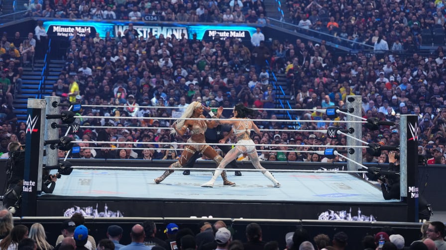 «Âmes sensibles s'abstenir» : L’improbable accident qui a poussé cette star de la WWE à l’hôpital