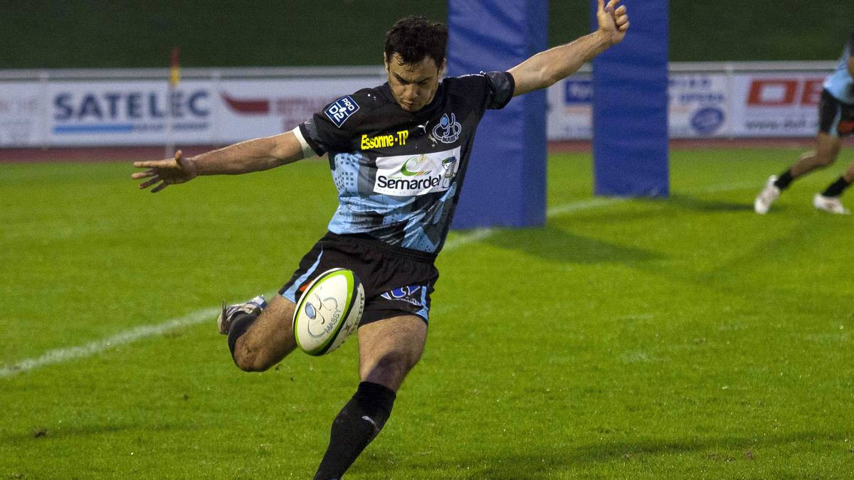 Rugbyman Tue A Paris Aujourd Hui