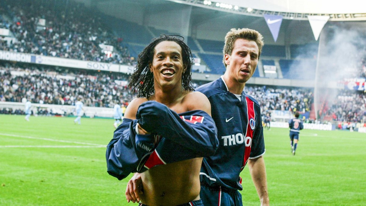 L'incroyable maillot Ronaldinho réédité par le PSG