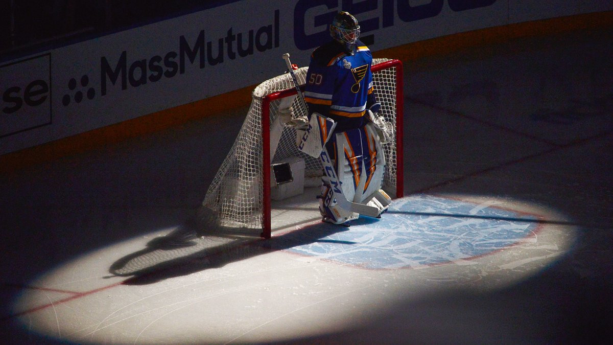 Un hockeyeur danse tout nu dans le vestiaire !