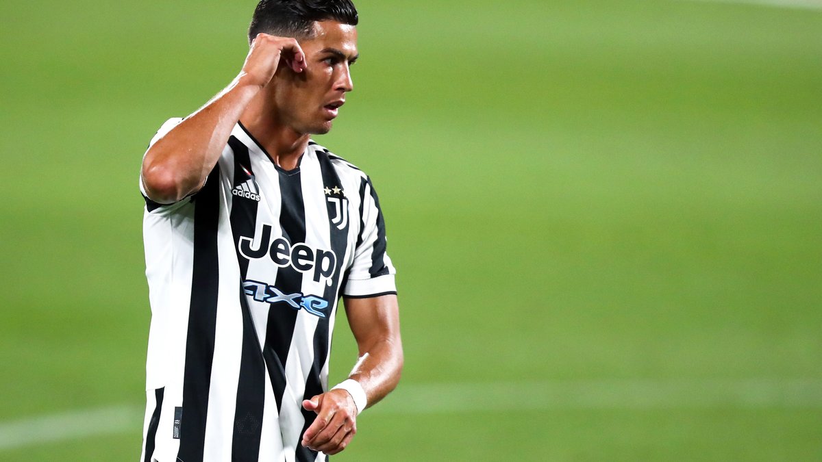 Mercato Mercato Juventus Cristiano Ronaldo Est Mis Sous Pression A La Juventus [ 675 x 1200 Pixel ]