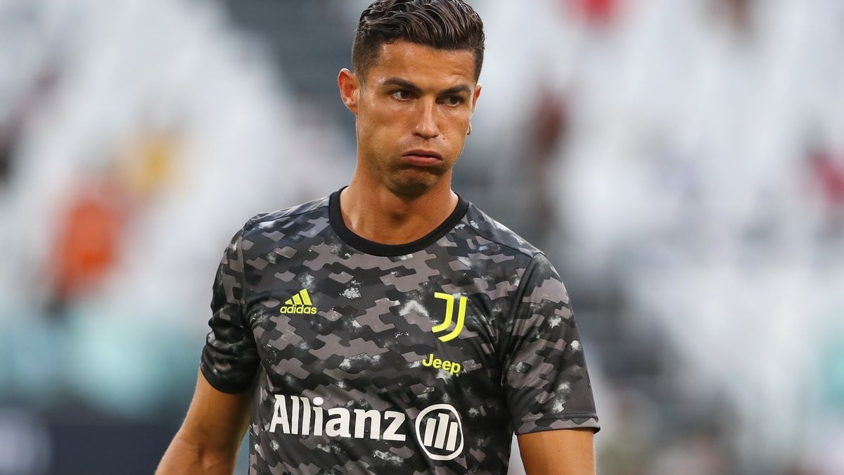 Mercato Mercato Psg Le Qatar A Fond Sur Cristiano Ronaldo La Reponse [ 675 x 1200 Pixel ]