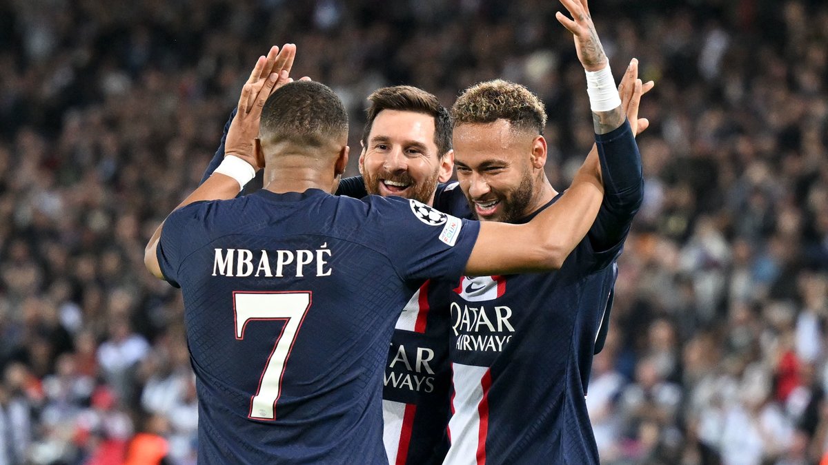 The Paris Saint-Germain stars receive a pressure kick in the dressing room