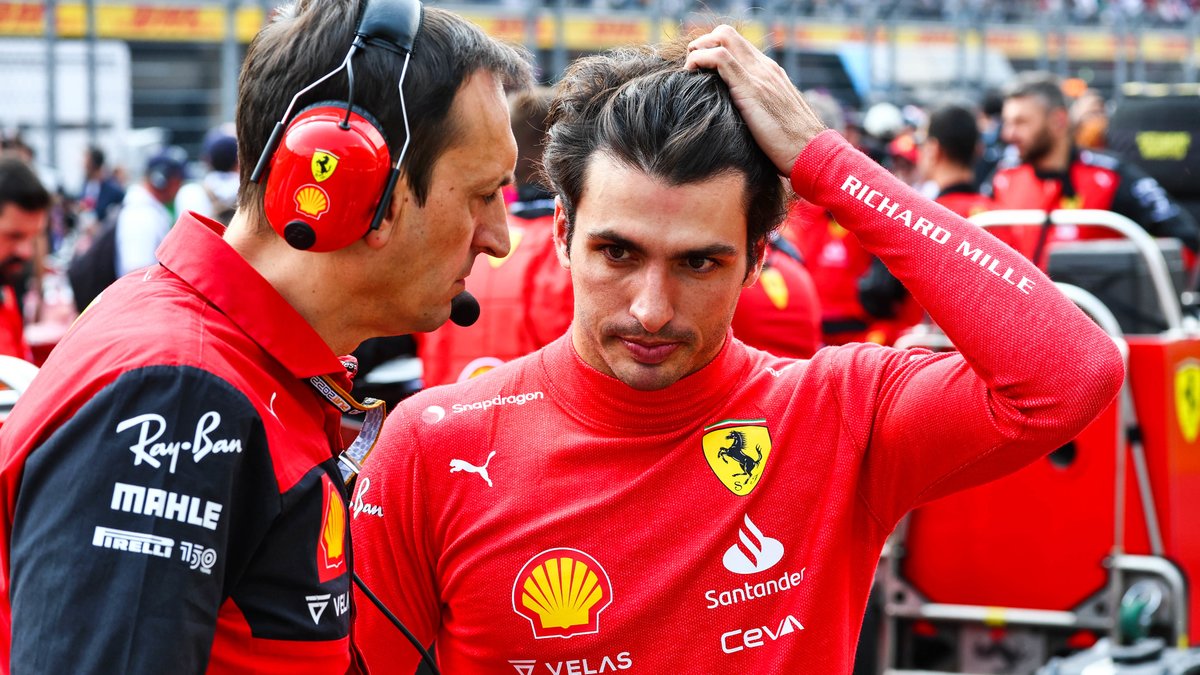 Formula 1: Sainz sta vivendo un incubo, mandando un messaggio alla Ferrari