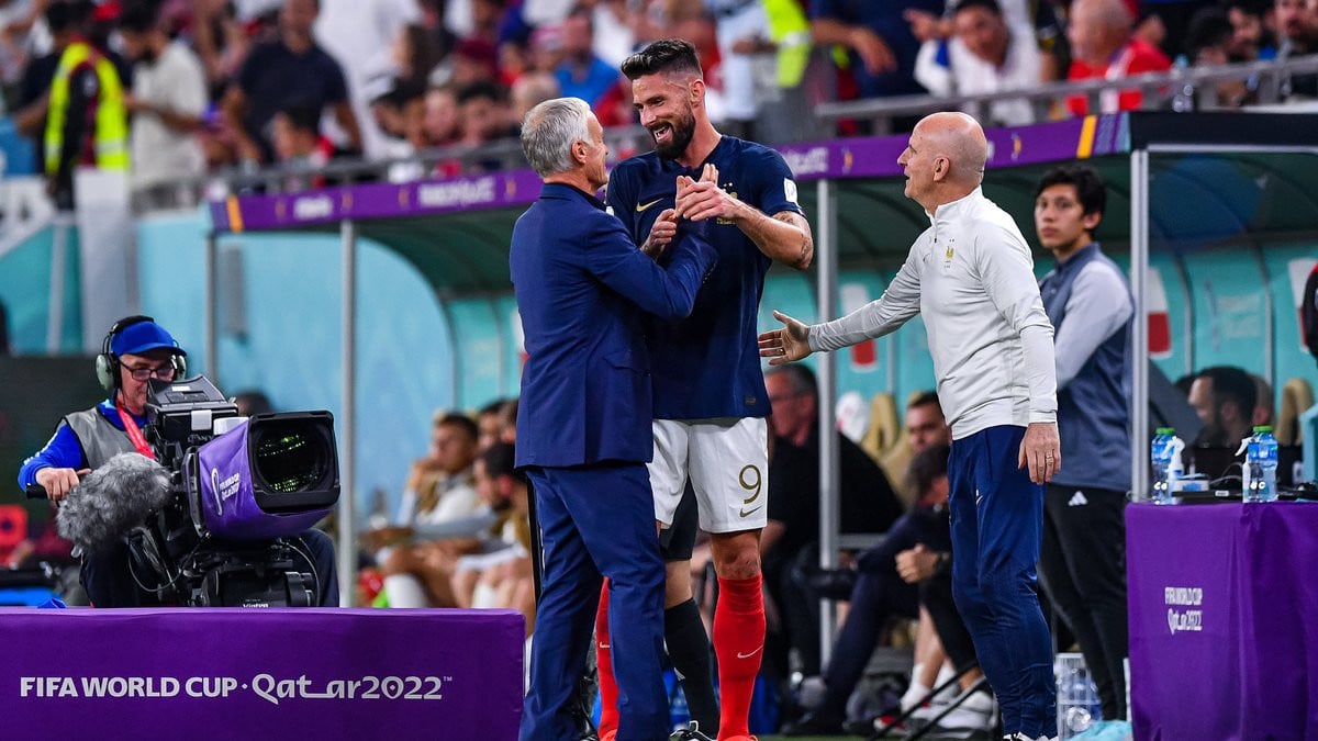 Équipe De France Giroud Dans La Légende Lincroyable Hommage De