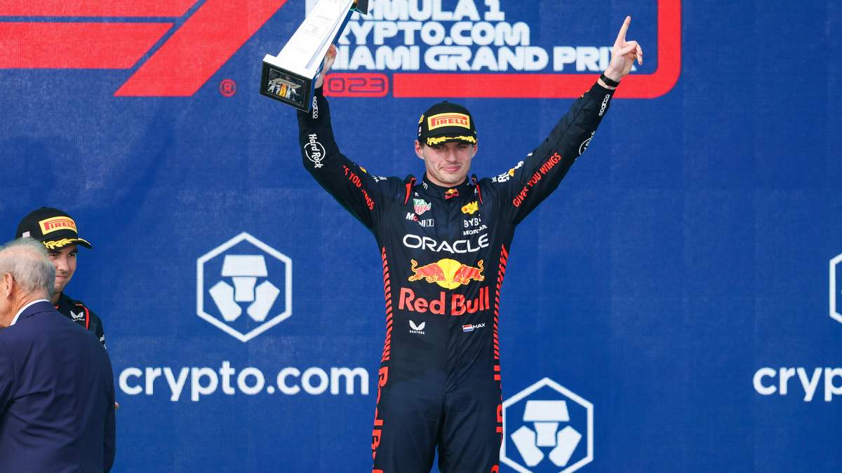 F1: Verstappen lo destroza todo, Red Bull celebra