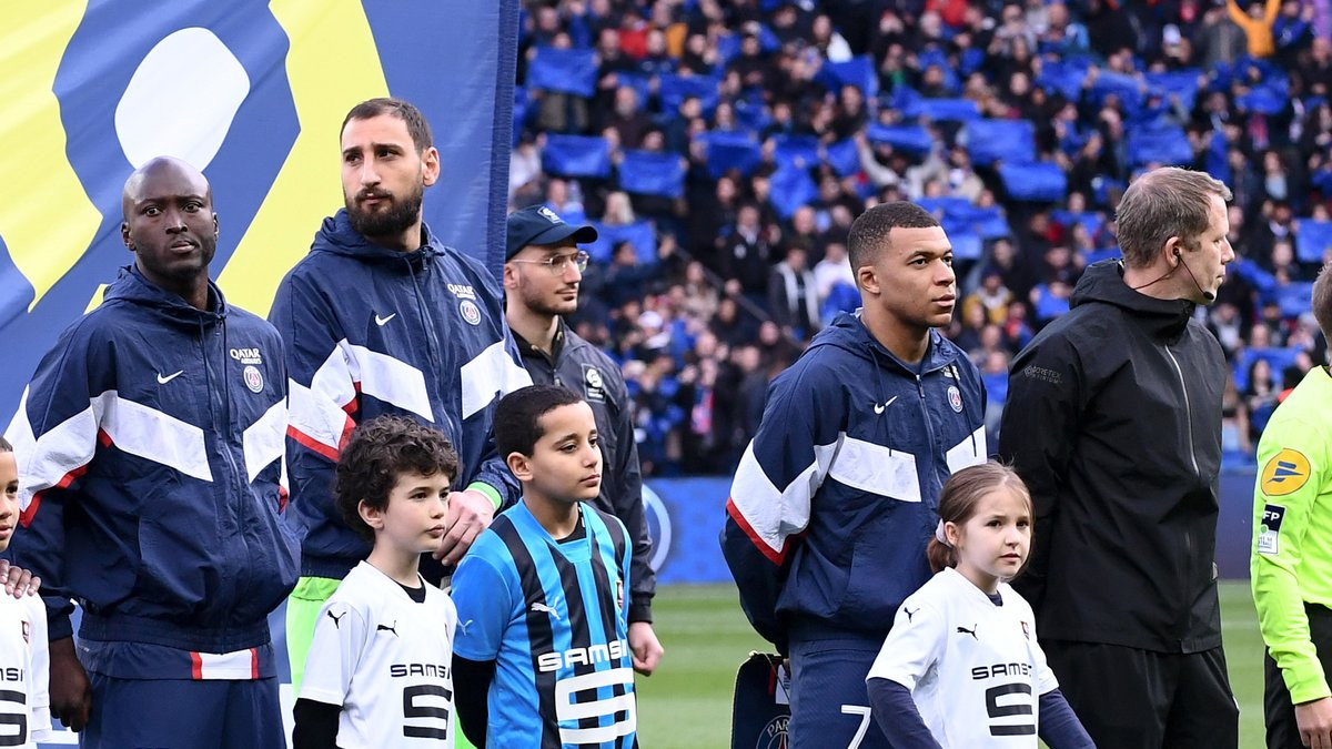 La Guerre Va Repartir Dans Le Vestiaire, Une Star Du PSG Fait Une ...