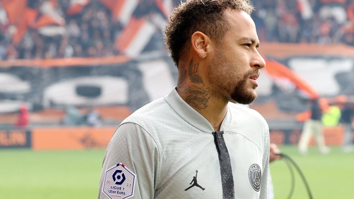 Rebote para Neymar, decidido pelo Paris Saint-Germain