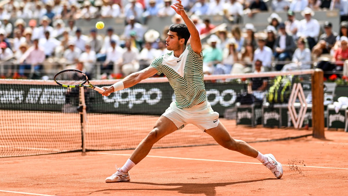 Roland Garros: un disastro per Alcaraz, che oscilla su Djokovic