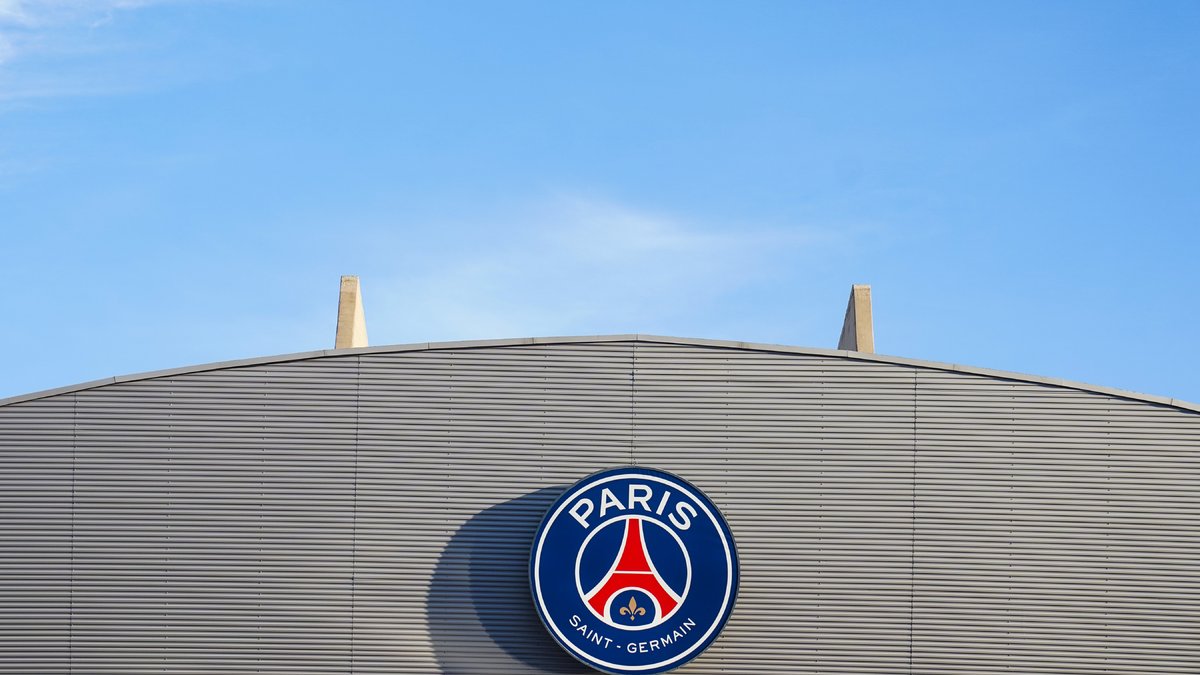 Paris Saint-Germain coach resigns and his replacement is known