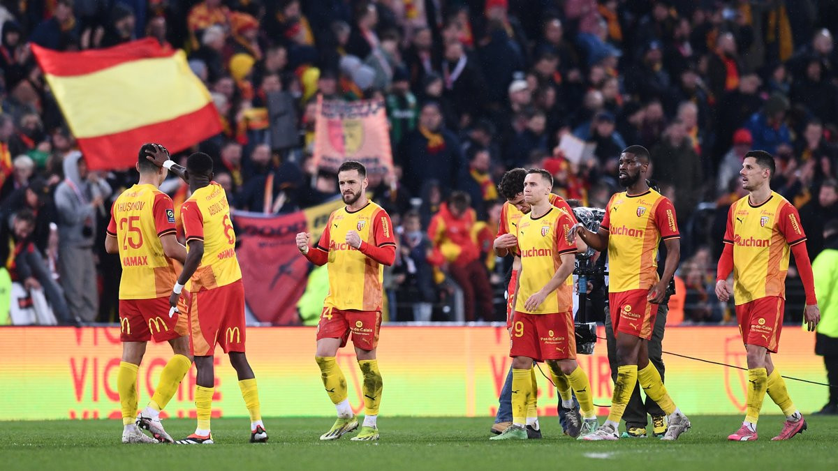 Brèves Actus Foot: Il veut réaliser un coup historique au RC Lens ! thumbnail