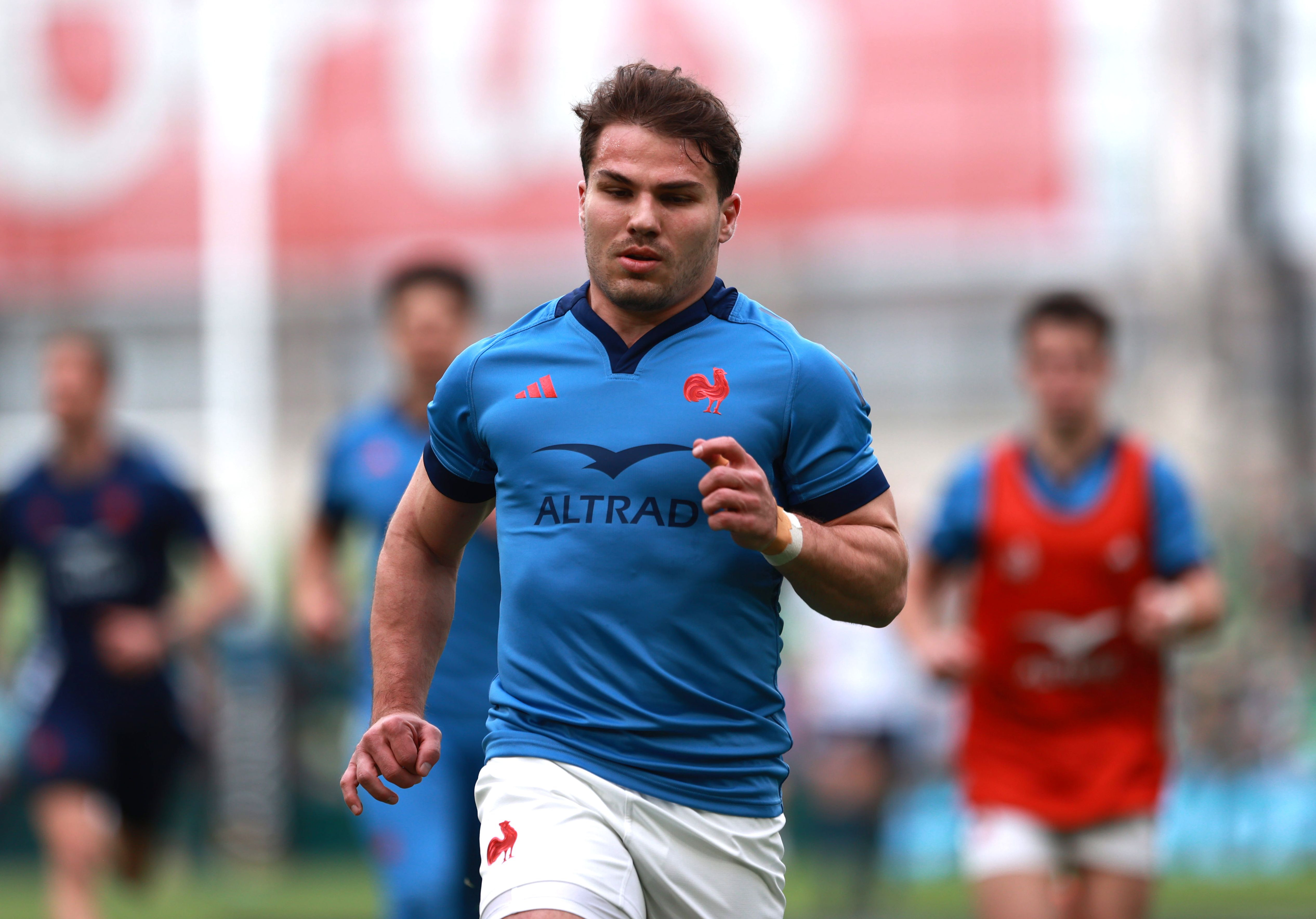 Antoine Dupont avec une Miss France, la presse people en rajoute une couche  ! - Le10sport.com